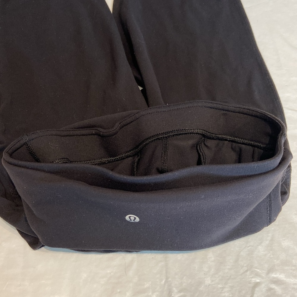 Lululemon cropped Scrunched Sides Size 4 - Picture 10 of 11